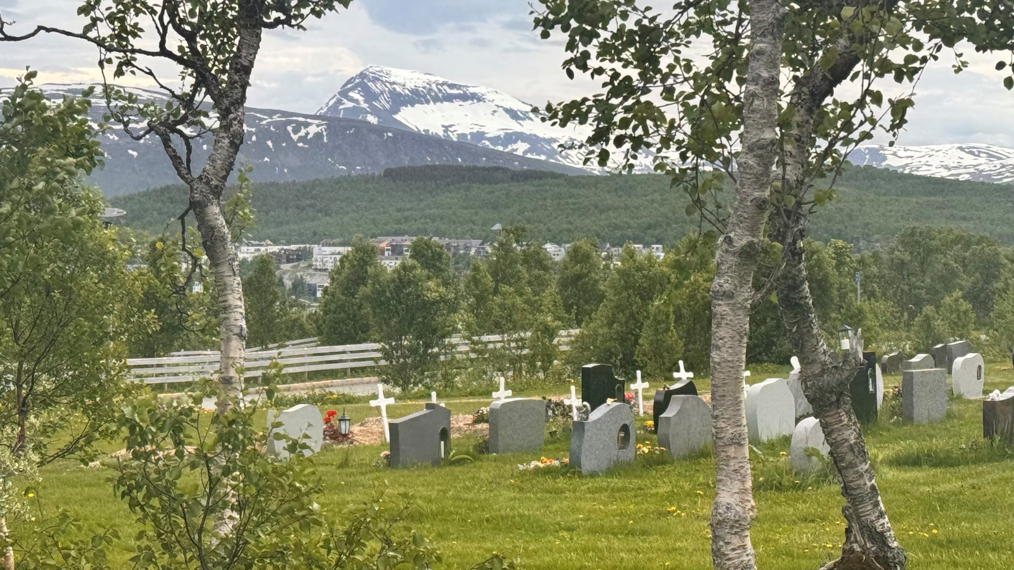 Bilde av gravlund i Sandnessund
